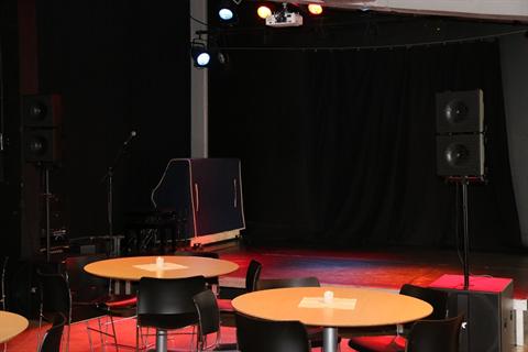 Lille scenen perfekt for akustisk og jazzcafe